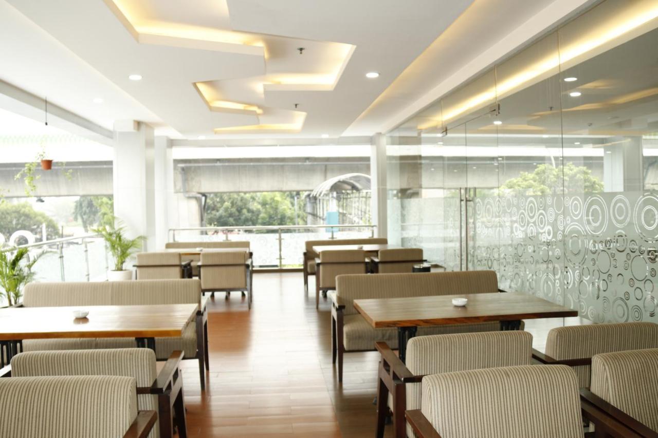 Terraz Tree Hotel Jakarta Kültér fotó