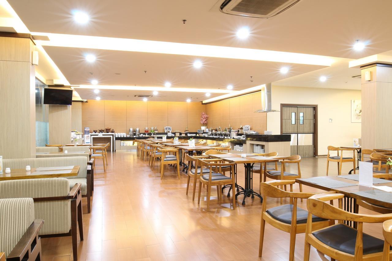 Terraz Tree Hotel Jakarta Kültér fotó